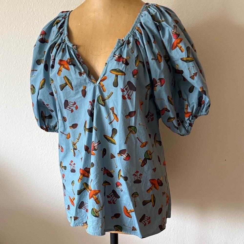 Never A Wallflower sz S Blue Mushroom Print Women's Top great condition - Picture 4 of 9